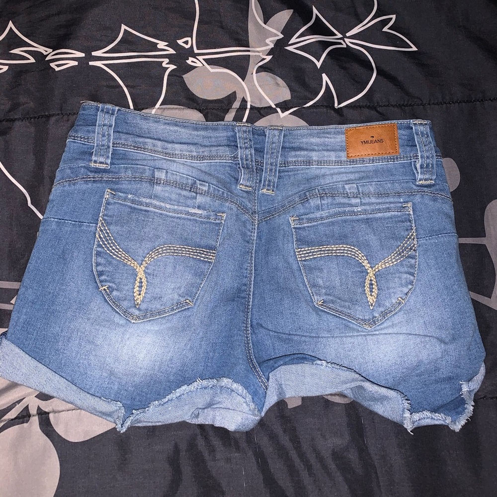Medium wash denim short